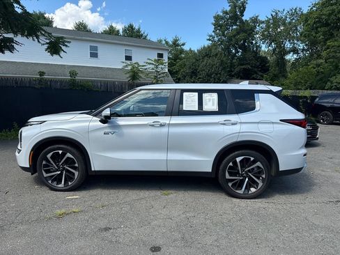 Used 2024 Mitsubishi Outlander 4WD Plug-In Hybrid image 8