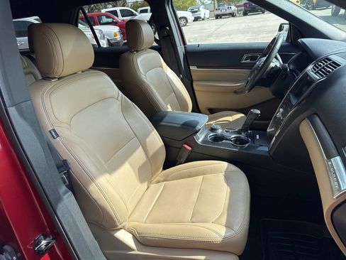 Used 2017 Ford Explorer Limited AWD/4WD image 18