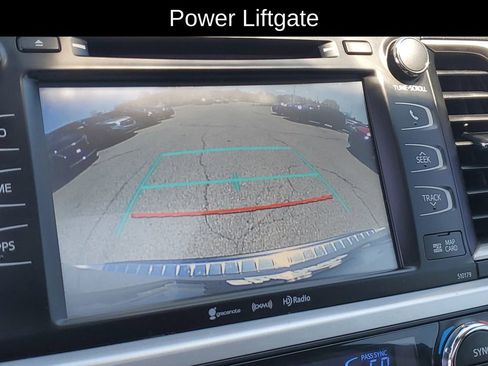 Used 2017 Toyota Highlander XLE AWD/4WD image 17