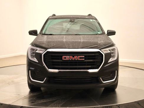 Used 2023 GMC Terrain SLE w/ Driver Convenience Package image 8