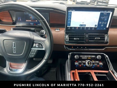 Used 2023 Lincoln Navigator Reserve AWD/4WD image 10