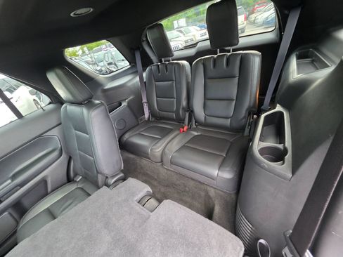 Used 2015 Ford Explorer XLT w/ Equipment Group 202A AWD/4WD image 18