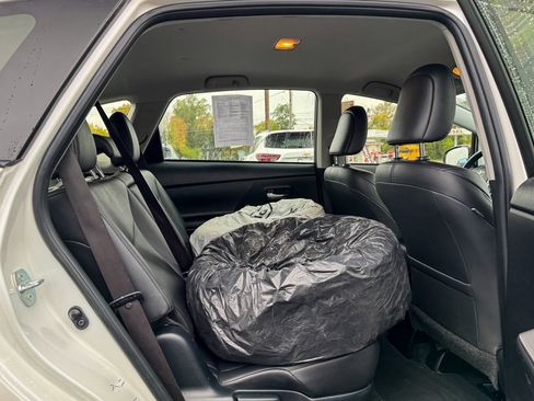 Used 2017 Toyota Prius V Four image 11