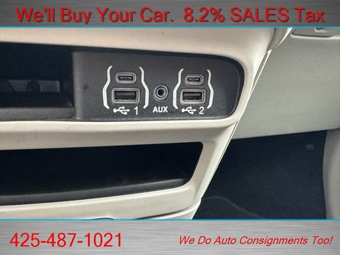 Used 2022 Chrysler Voyager LX FWD image 13