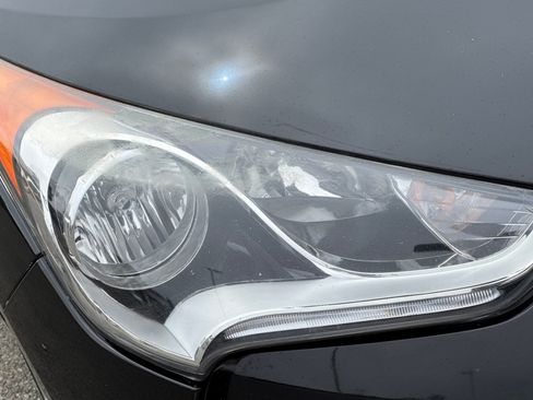 Used 2017 Hyundai Veloster FWD image 11