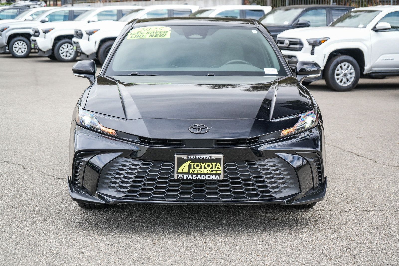 Used 2025 Toyota Camry SE AWD/4WD image 2