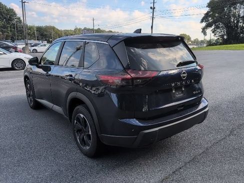 Used 2024 Nissan Rogue SV AWD/4WD image 5