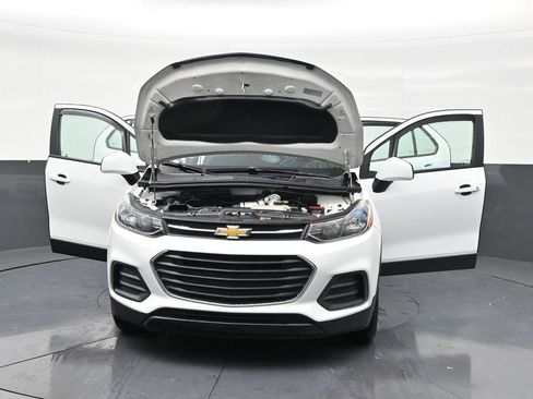 Used 2021 Chevrolet Trax LS AWD/4WD image 34