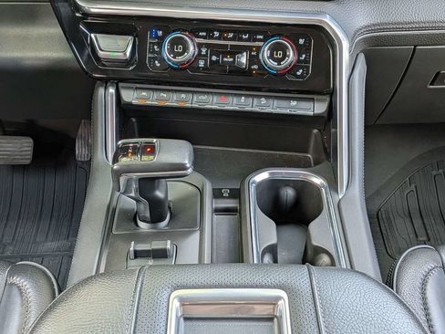 Used 2022 GMC Sierra 1500 Denali AWD/4WD image 18