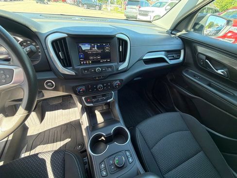 Used 2024 GMC Terrain SLE w/ Driver Convenience Package FWD image 16