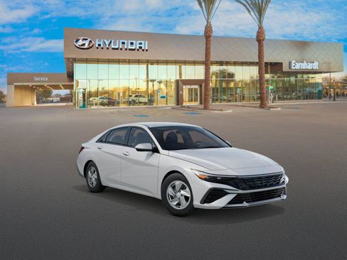 Certified 2026 Hyundai Elantra SE FWD image 2