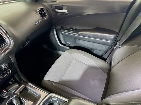 Used 2018 Dodge Charger SXT RWD image 19