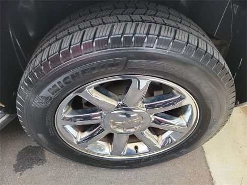 Used 2009 GMC Yukon Denali image 7