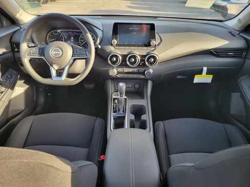 Used 2025 Nissan Sentra SV image 9