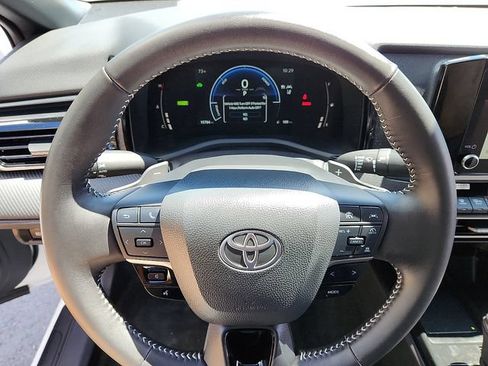 Used 2025 Toyota Camry SE FWD image 19