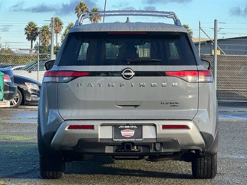 Used 2025 Nissan Pathfinder Platinum w/ Cargo Package image 7