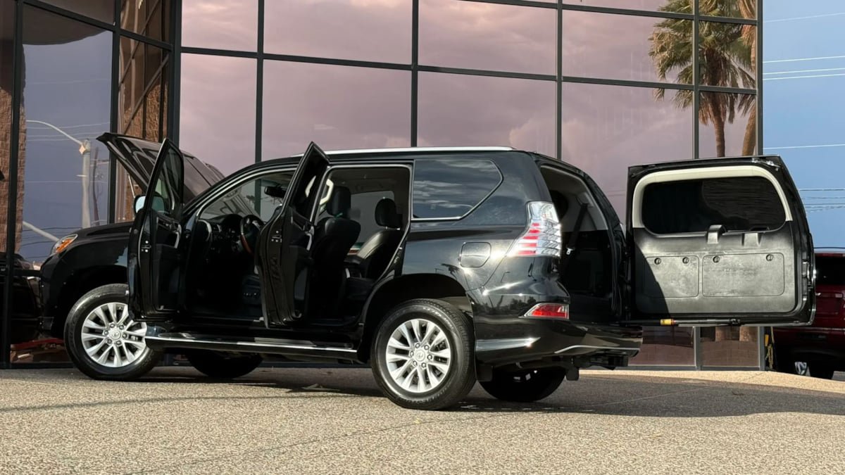 Used 2014 Lexus GX 460 w/ Premium Package AWD/4WD image 29