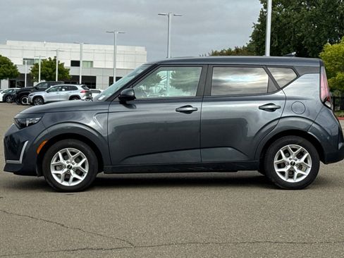 Used 2023 Kia Soul LX w/ Option Group 015 FWD image 7