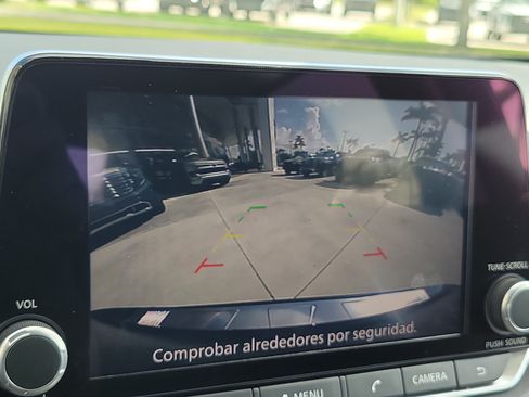Used 2025 Nissan Rogue SV FWD image 32