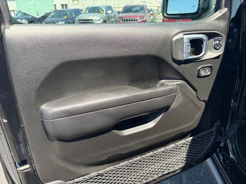 Used 2024 Jeep Wrangler Unlimited Rubicon 4xe AWD/4WD image 13