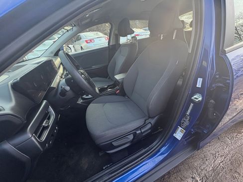 Used 2025 Kia K4 LXS image 34