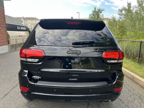 Used 2017 Jeep Grand Cherokee Altitude AWD/4WD image 9