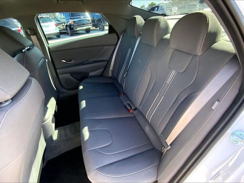 Used 2025 Hyundai Elantra Sport image 18