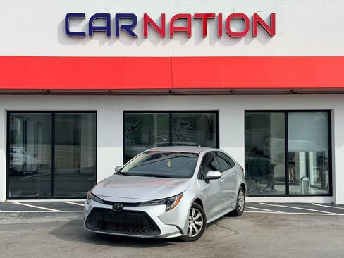 Used 2020 Toyota Corolla LE FWD image 2