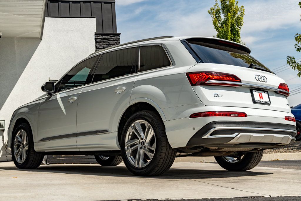 Used 2022 Audi Q7 3.0T Premium Plus w/ Premium Plus Package AWD/4WD image 12