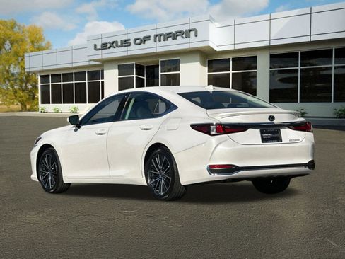 Certified 2025 Lexus ES 300h w/ Premium Package image 3