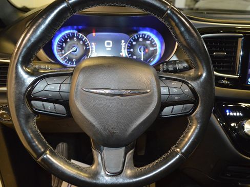 Used 2019 Chrysler Pacifica Touring-L Plus w/ S Appearance Package image 20