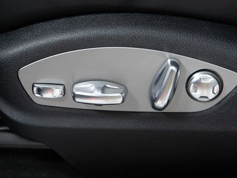 New 2026 Porsche Macan AWD/4WD image 24