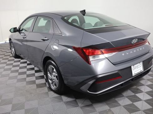 Certified 2024 Hyundai Elantra SE FWD image 6