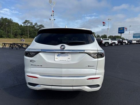 Used 2022 Buick Enclave Avenir w/ Avenir Technology Package FWD image 4