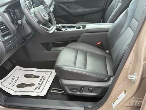 Used 2024 Nissan Rogue SV w/ SV Premium Package AWD/4WD image 24