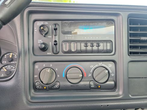 Used 2001 Chevrolet Silverado 1500 4x4 Regular Cab w/ Firm Ride Suspension Pkg image 7