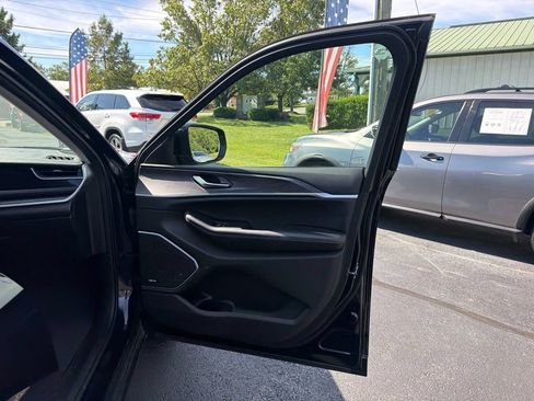 Used 2023 Jeep Grand Cherokee 4WD 4xe image 29