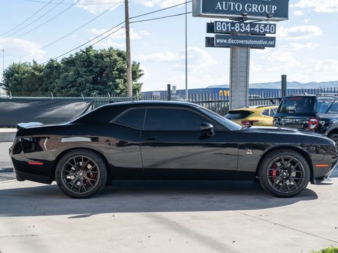 Used 2017 Dodge Challenger R/T Scat Pack w/ Leather Interior Group RWD image 11