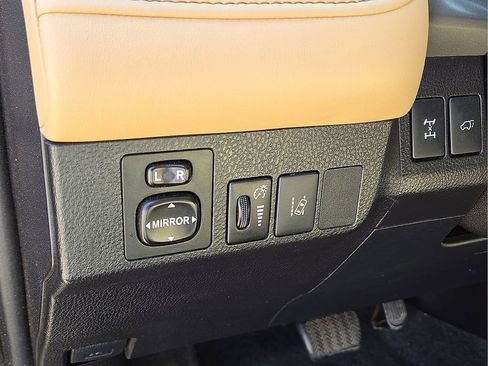 Used 2017 Toyota RAV4 XLE image 22