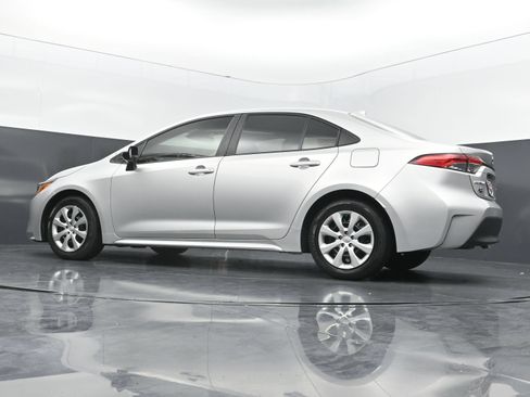 Used 2025 Toyota Corolla LE FWD image 37