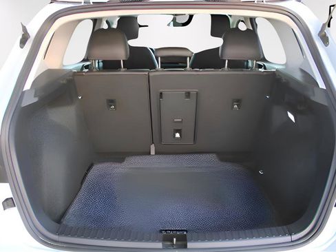 Used 2025 Volkswagen Taos SE image 29