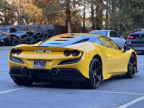 Used 2021 Ferrari F8 Tributo image 4