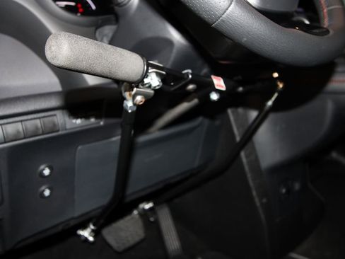 Used 2023 Toyota Sienna XSE image 12