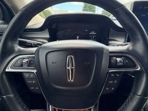Used 2021 Lincoln Nautilus FWD w/ Equipment Group 101A image 4