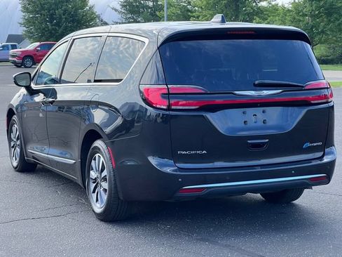 Used 2023 Chrysler Pacifica Limited FWD image 12