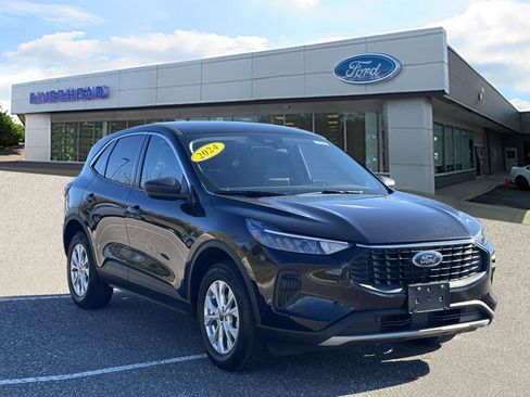 Used 2024 Ford Escape Active image 2