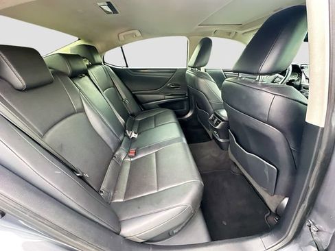 Used 2019 Lexus ES 300h w/ Premium Package image 28