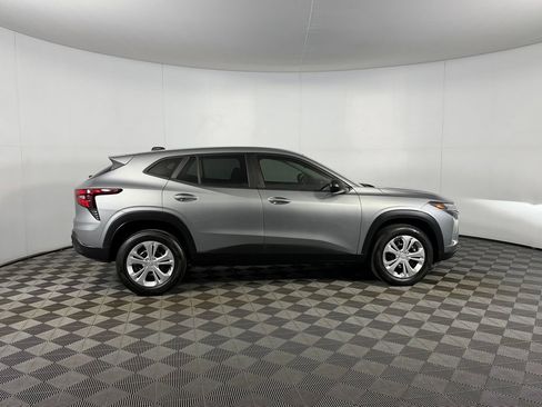 Used 2024 Chevrolet Trax LS w/ Driver Confidence Package FWD image 5