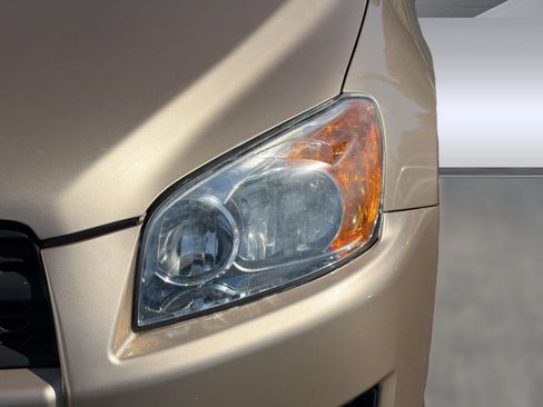 Used 2012 Toyota RAV4 FWD image 11