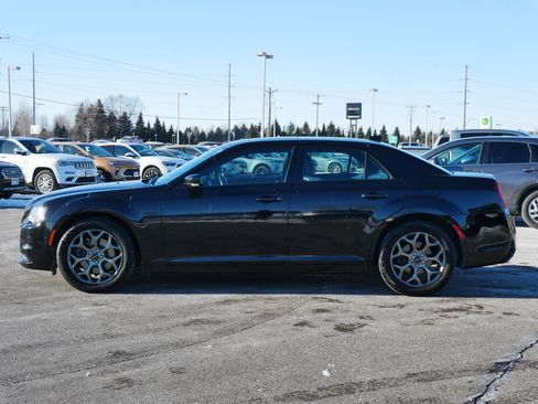 Used 2017 Chrysler 300 S w/ 300S Premium Group image 4